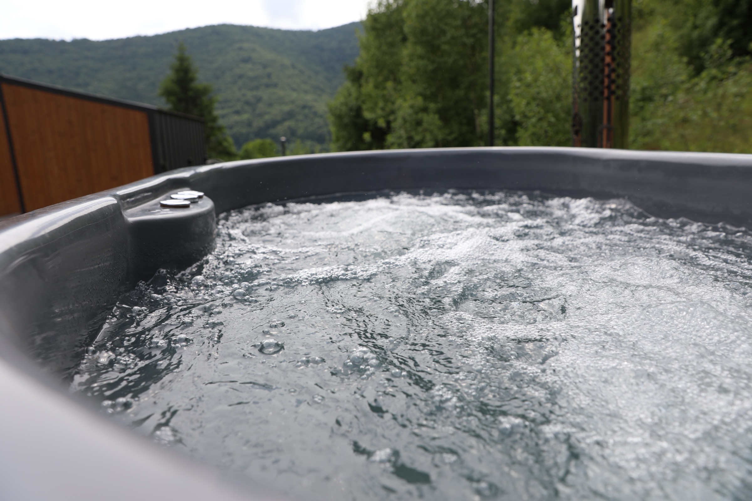 Resort style hot tub